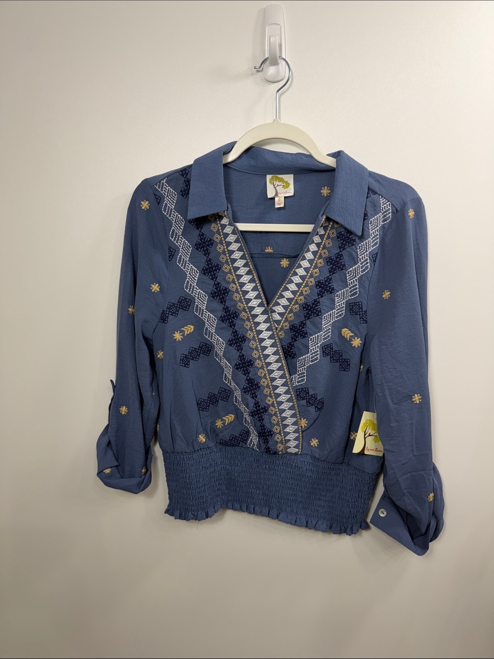 Fig & Flower Embroidered blue smocked waist v-neck pheasant blouse  small.NWT